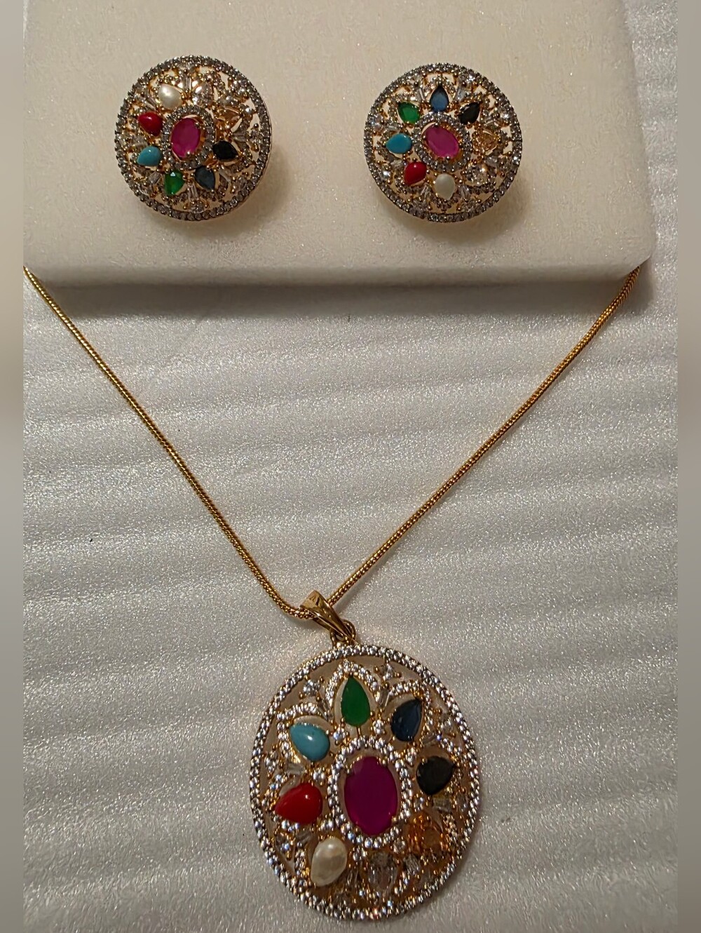 Gold Multicolor Stone Pendant Set
